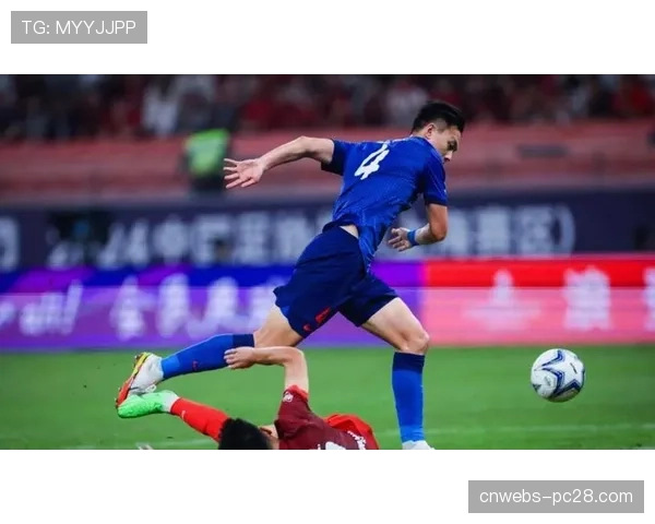 上海海港季前热身赛演练高压逼抢,新帅强调攻防整体移动 上海海港季前热身赛演练高压逼抢,新帅强调攻防整体移动